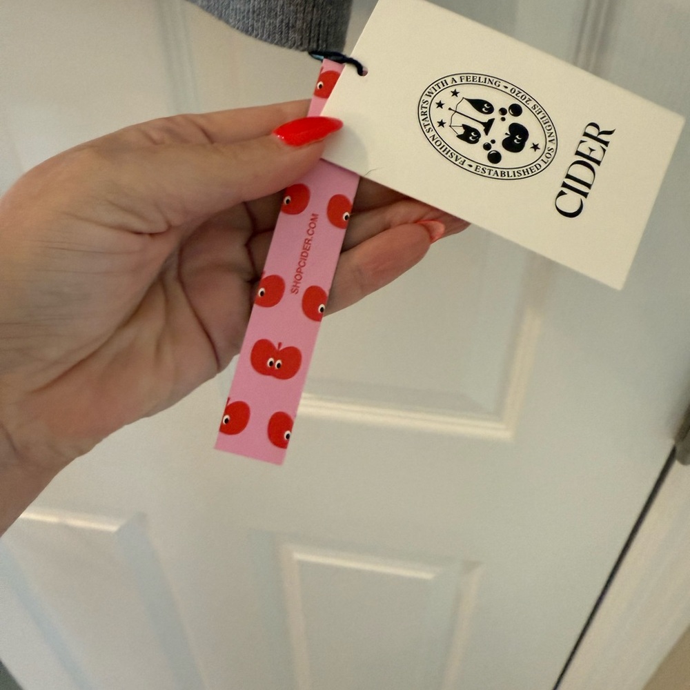 Cider Gray Sweater with Floral and Teapot Motif - Picture 2 of 5